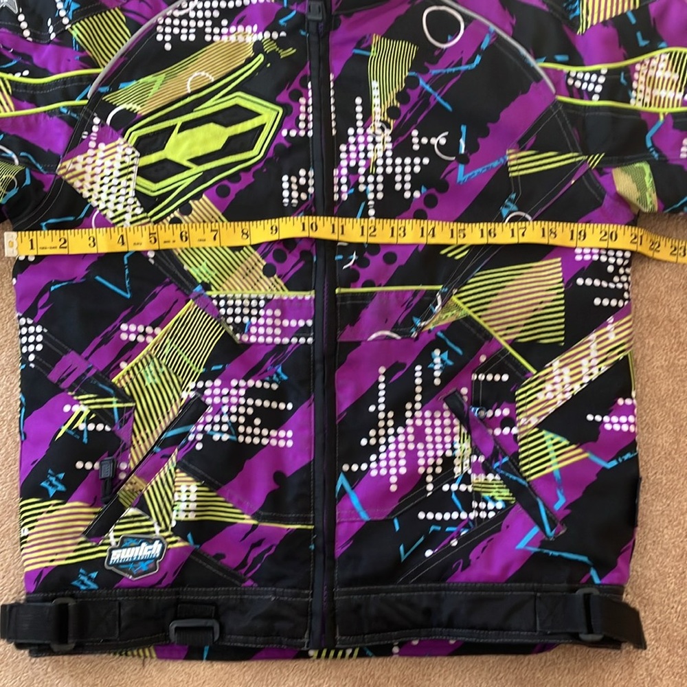CASTLE X RACEWEAR SWITCH SPECIAL EDITION
GIRLS YOUTH SIZE LARGE
EXCELLENT COND. - Picture 15 of 15